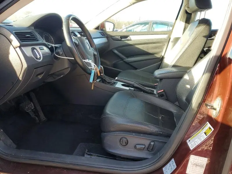 2013 VOLKSWAGEN PASSAT SE  