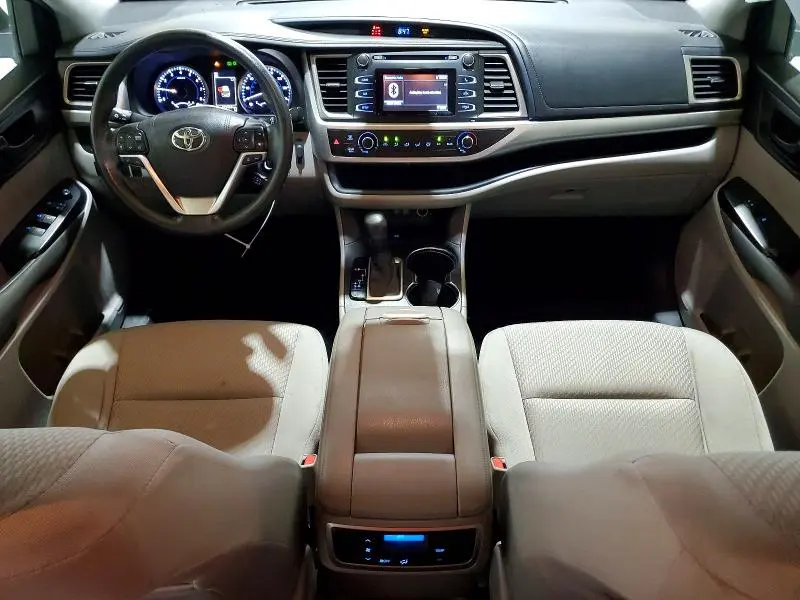 2017 TOYOTA HIGHLANDER LE  