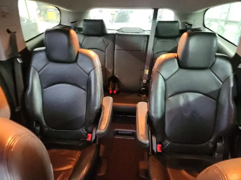 2010 CHEVROLET TRAVERSE LT  