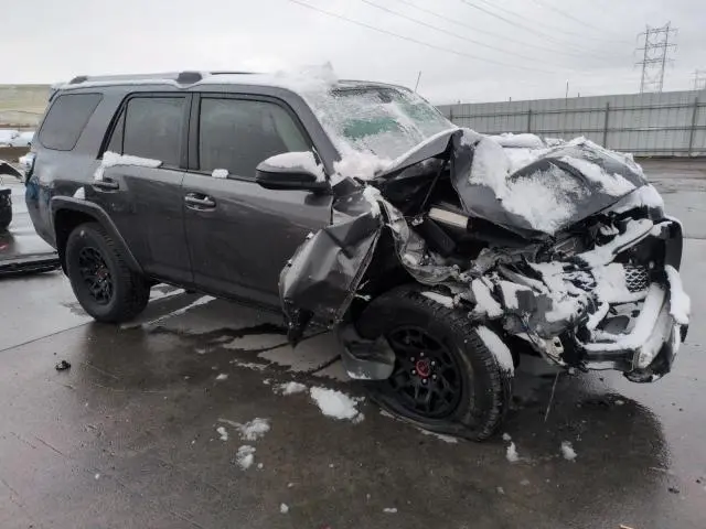 2023 TOYOTA 4RUNNER SE