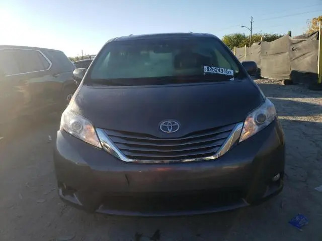 2016 TOYOTA SIENNA XLE  