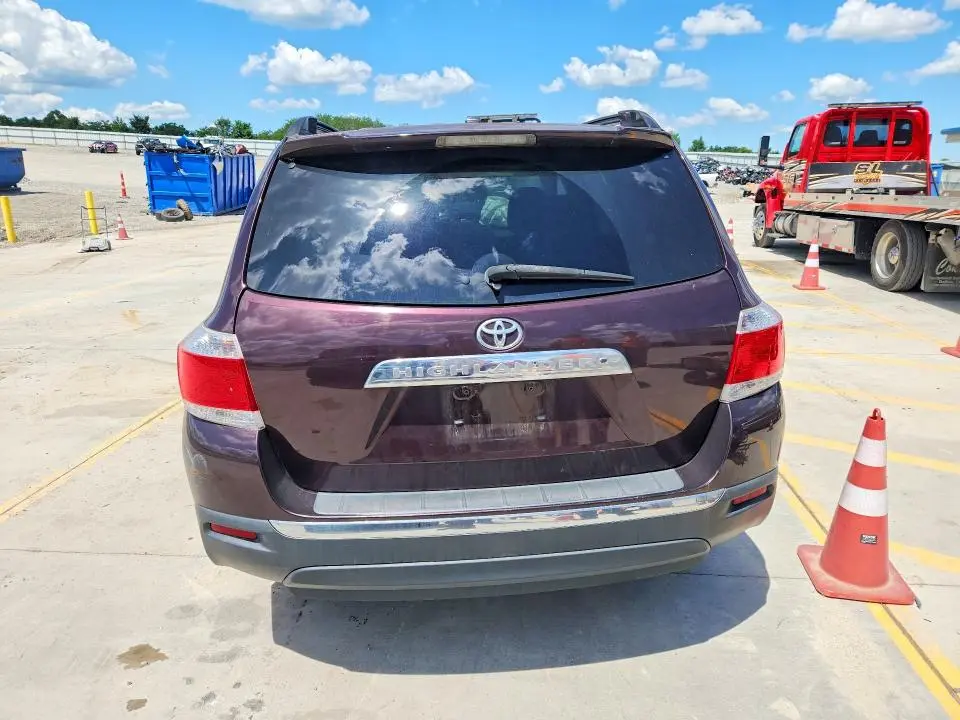 2012 TOYOTA HIGHLANDER SE  