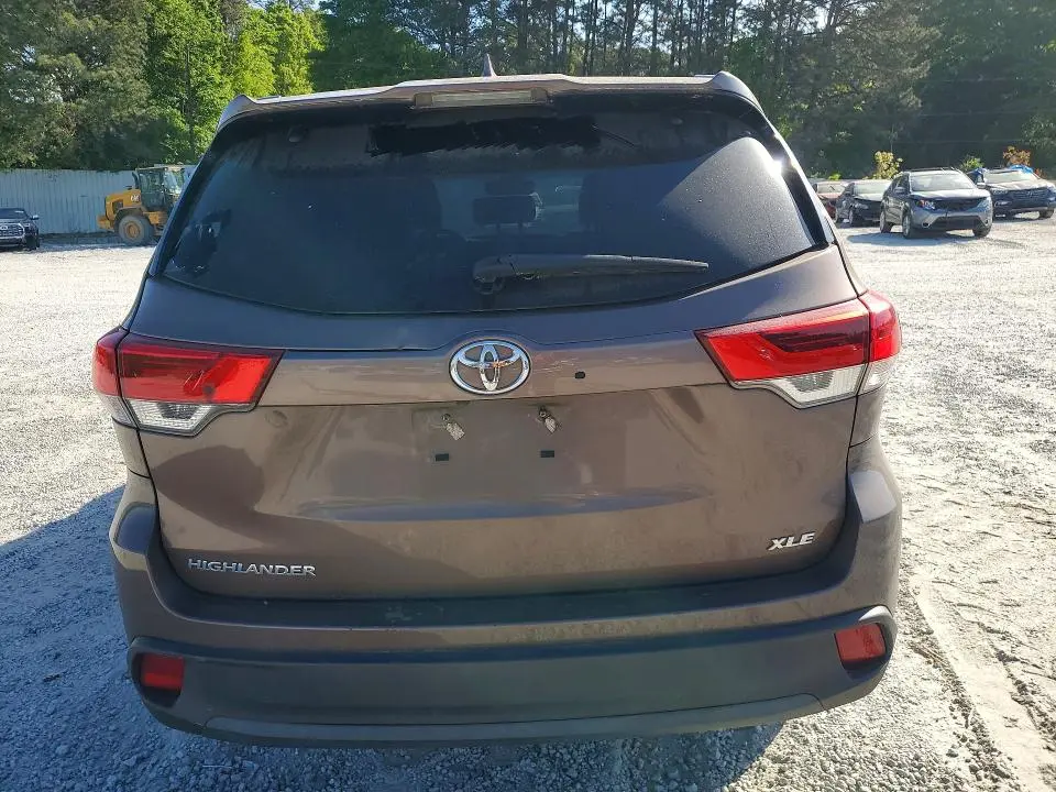 2019 TOYOTA HIGHLANDER XLE  