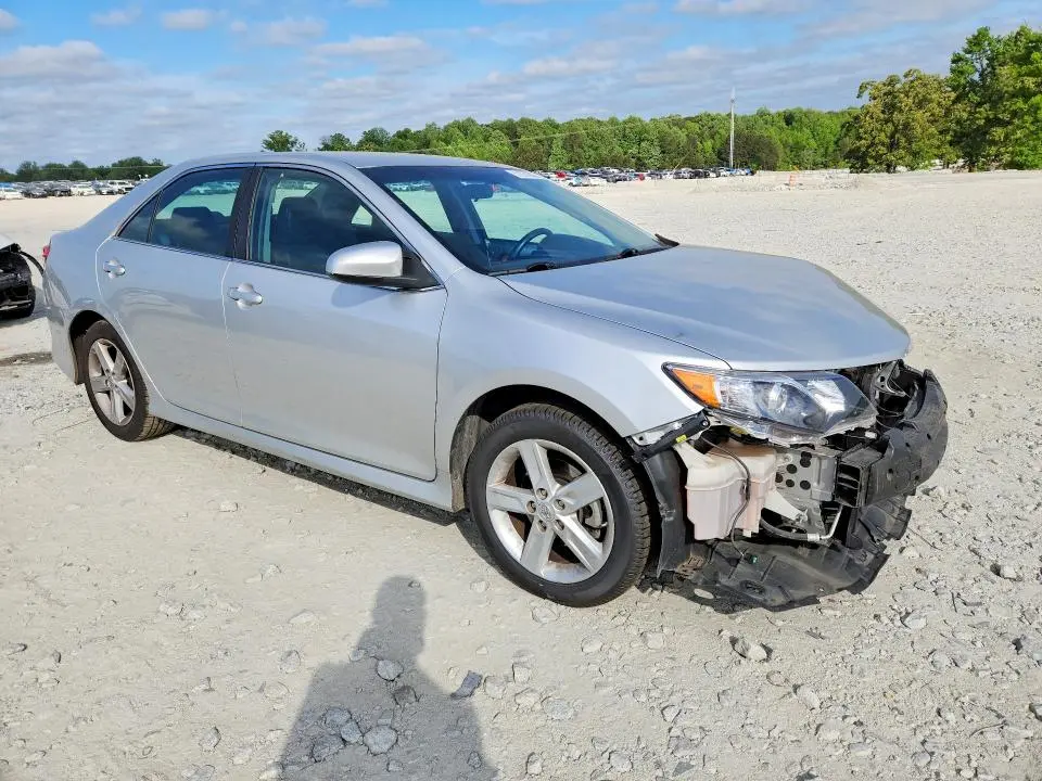 2014 TOYOTA CAMRY SE  