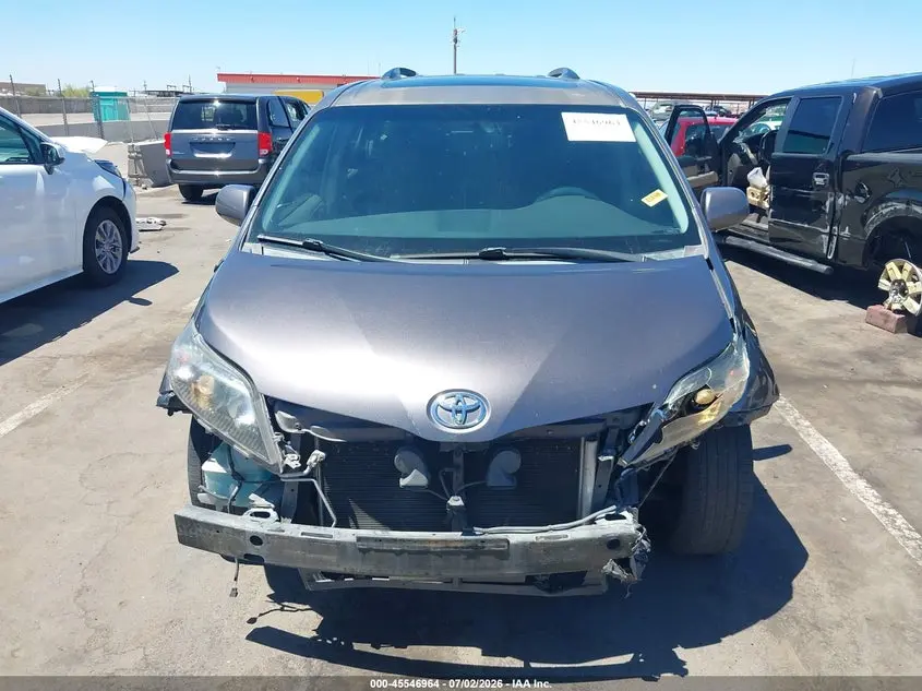 2014 TOYOTA SIENNA SE 8 PASSENGER