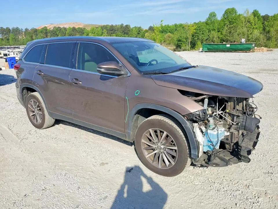 2019 TOYOTA HIGHLANDER XLE  