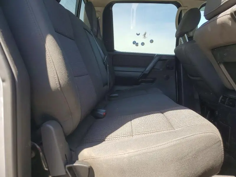 2013 NISSAN TITAN SV  