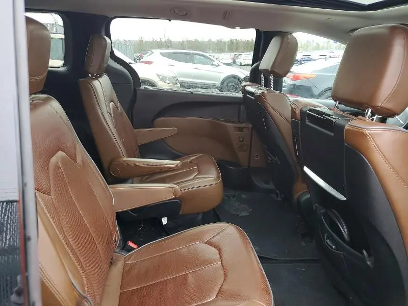 2017 CHRYSLER PACIFICA LIMITED  