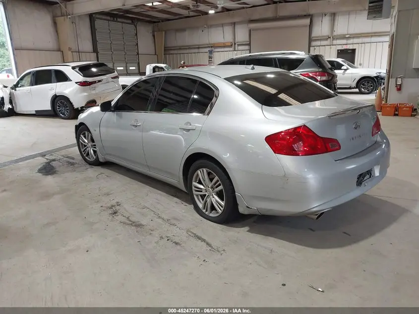 2015 INFINITI Q40  