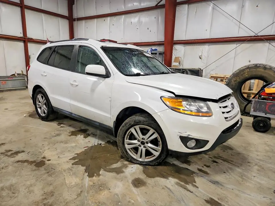 2011 HYUNDAI SANTA FE SE  
