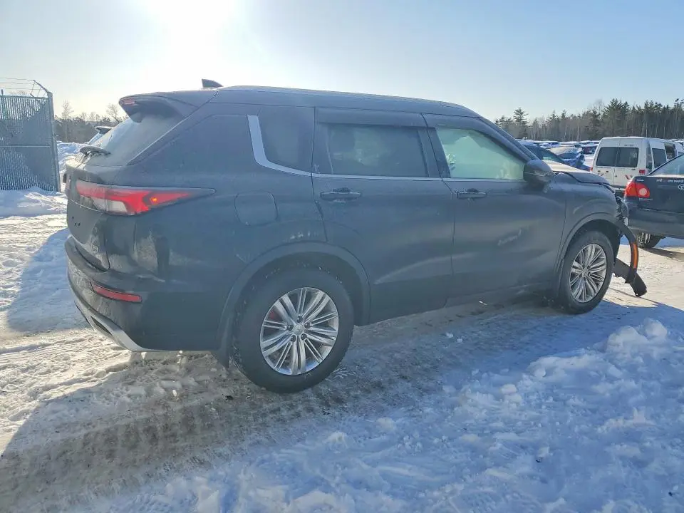 2024 MITSUBISHI OUTLANDER SE  