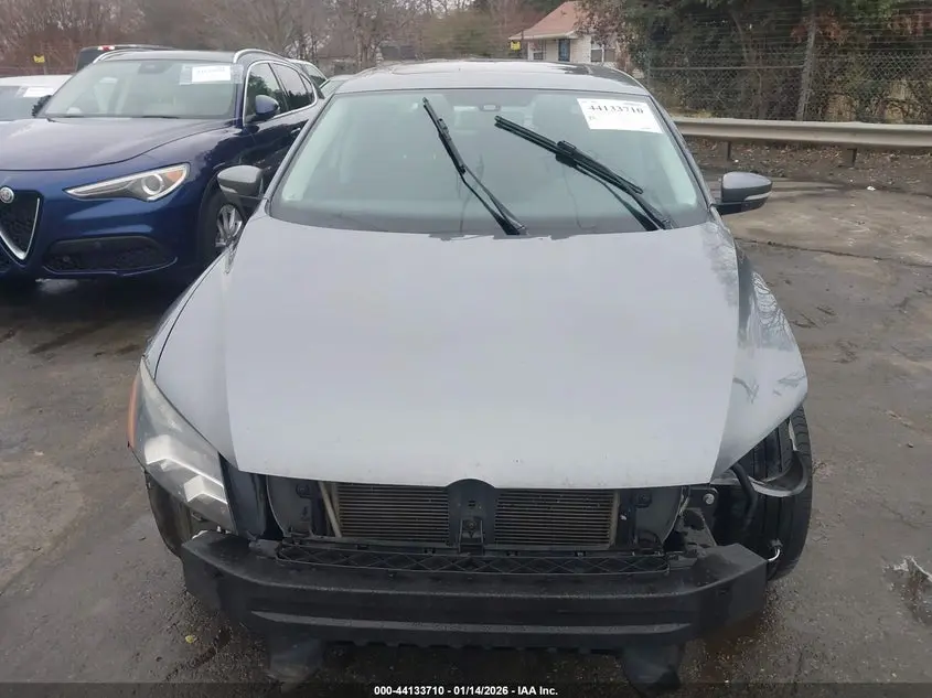 2014 VOLKSWAGEN PASSAT 2.0L TDI SE