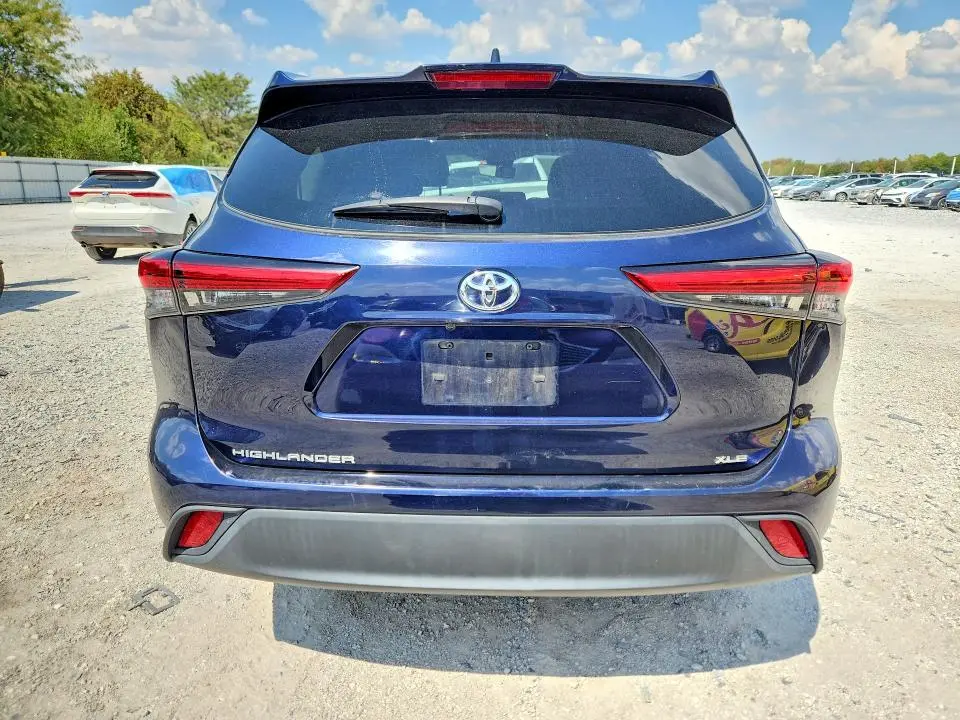 2021 TOYOTA HIGHLANDER XLE  