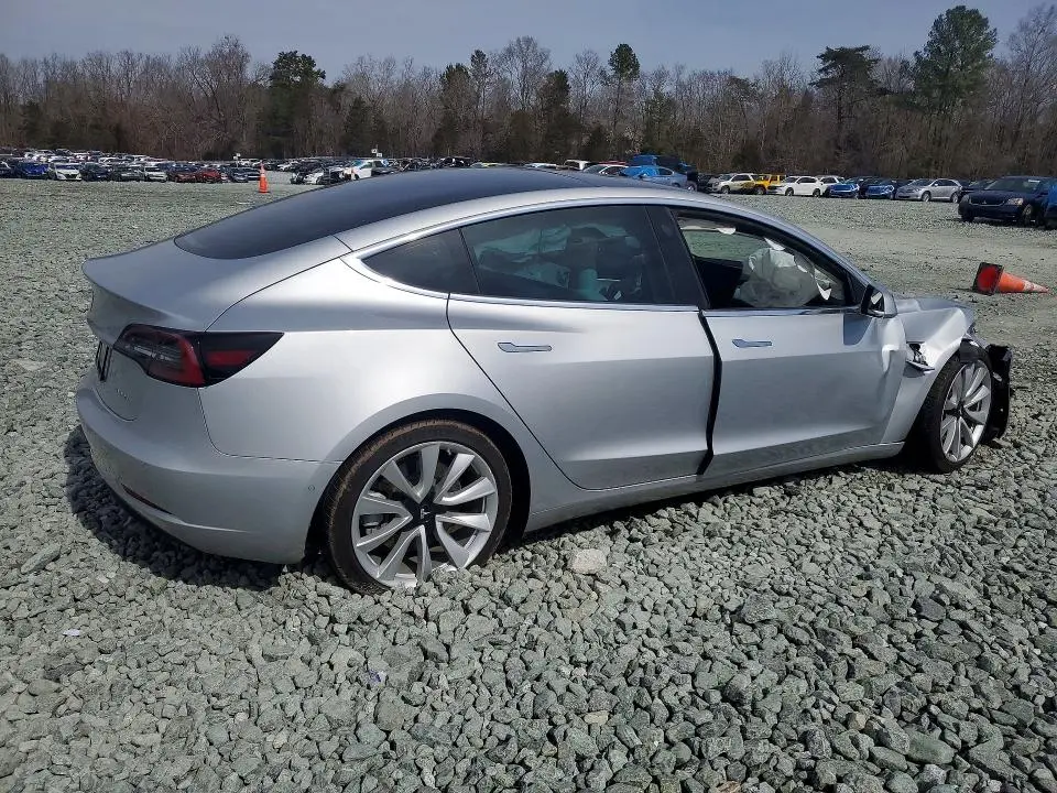 2018 TESLA MODEL 3   