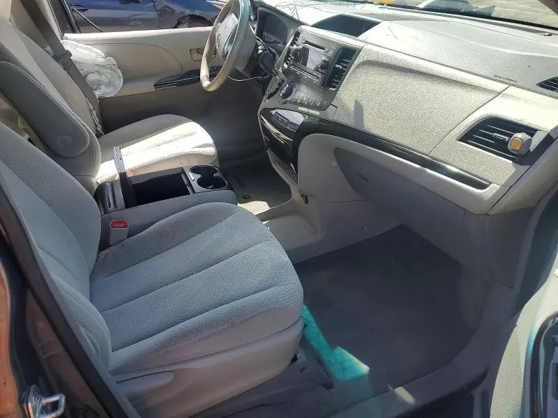 2014 TOYOTA SIENNA LE  