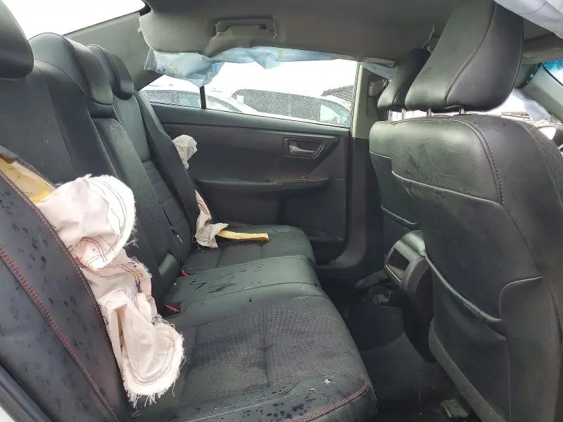 2015 TOYOTA CAMRY SE  