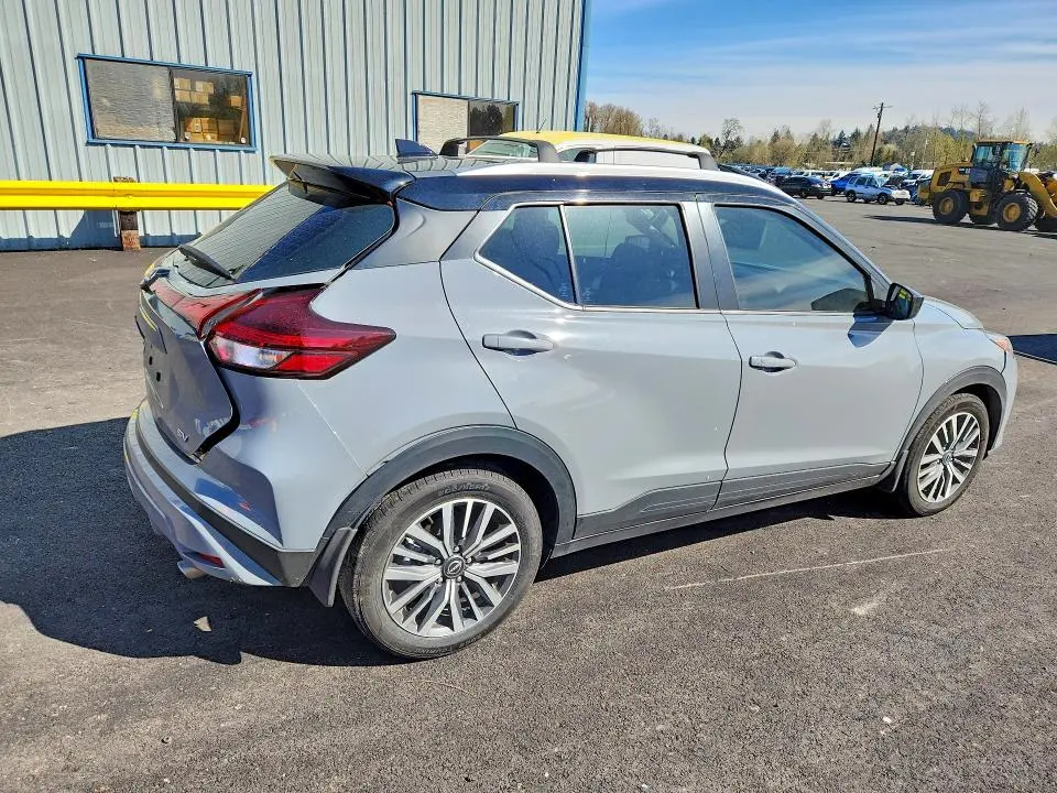 2022 NISSAN KICKS SV  