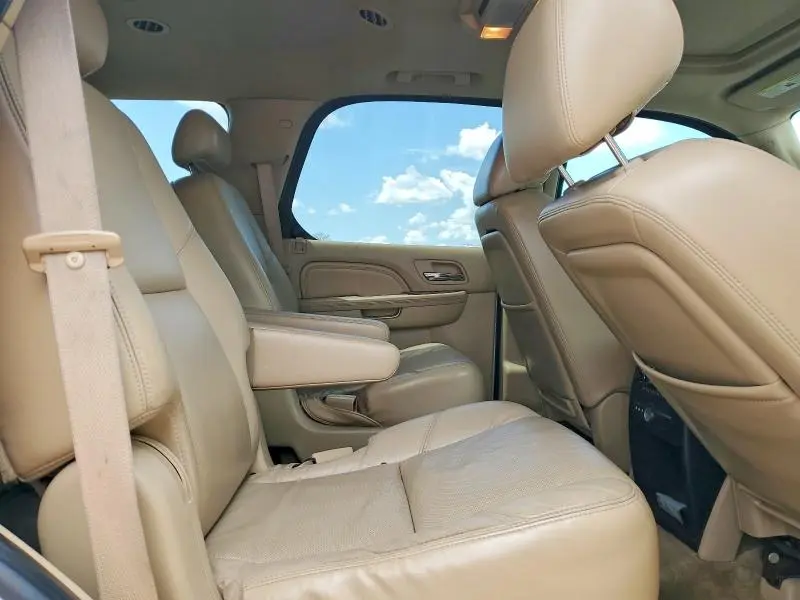 2010 CADILLAC ESCALADE LUXURY  