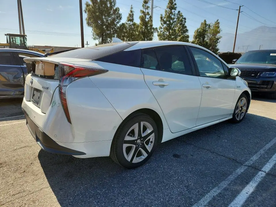 2017 TOYOTA PRIUS   