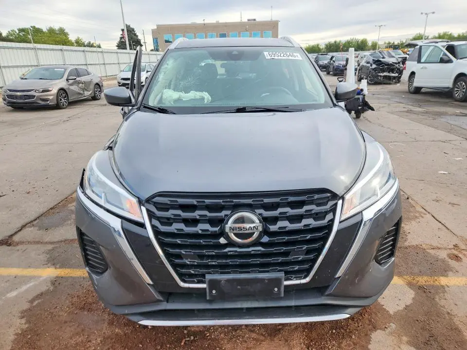 2021 NISSAN KICKS SV  