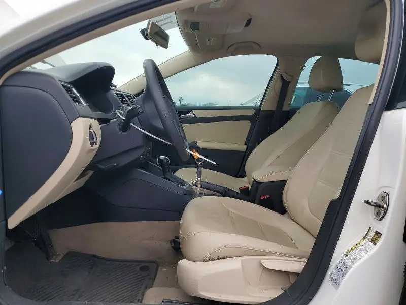 2012 VOLKSWAGEN JETTA SE  