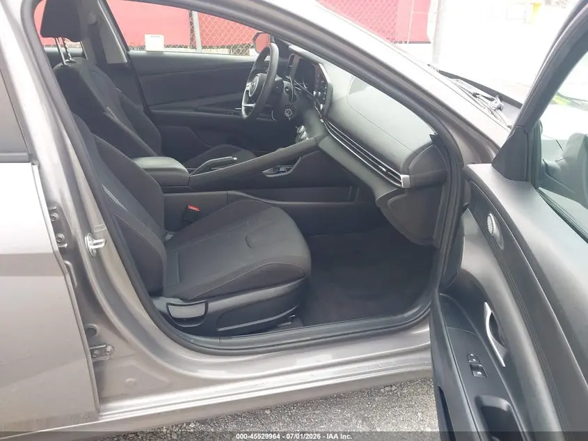 2023 HYUNDAI ELANTRA SE