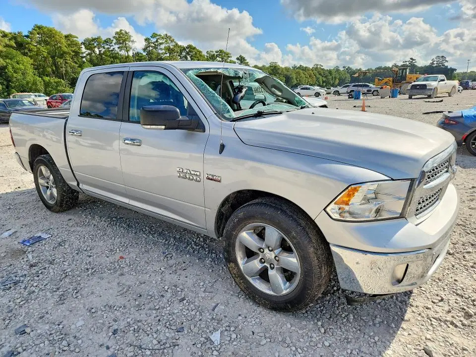 2015 RAM 1500 SLT  