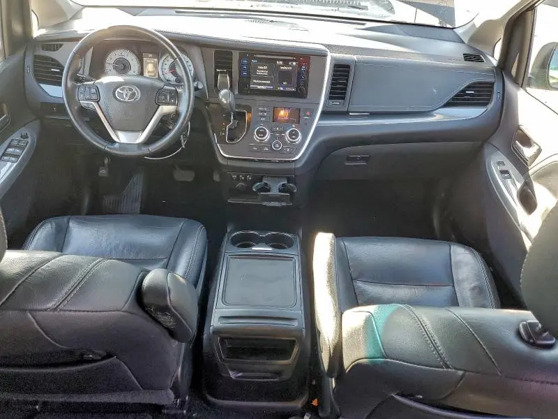 2017 TOYOTA SIENNA   