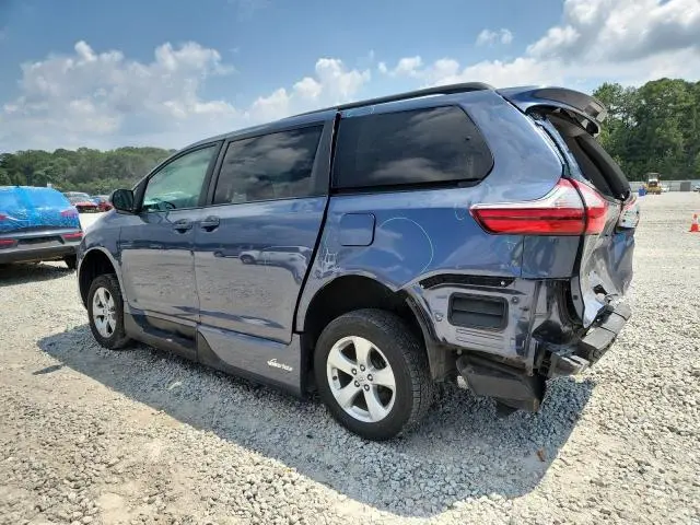 2017 TOYOTA SIENNA LE  
