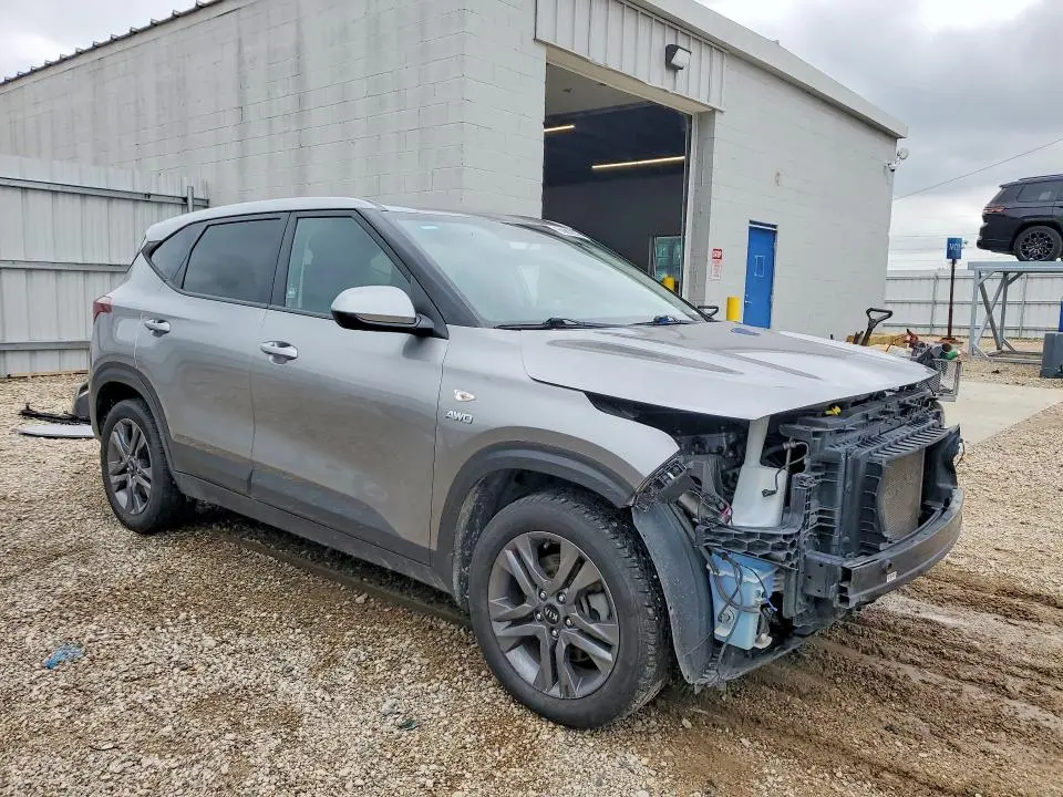2021 KIA SELTOS LX  