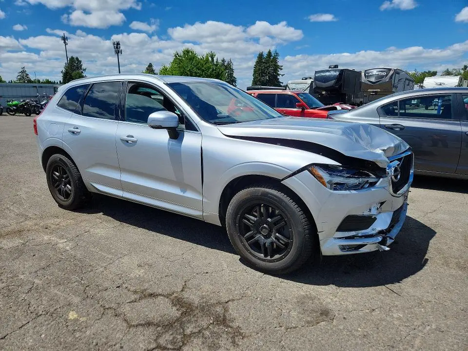 2021 VOLVO XC60 T6 MOMENTUM  