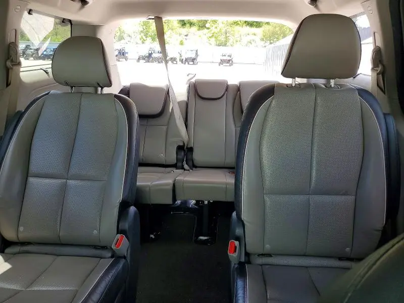 2017 KIA SEDONA LX  