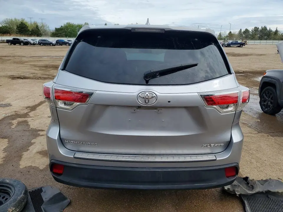 2016 TOYOTA HIGHLANDER XLE  