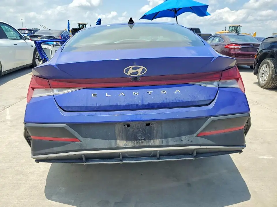 2024 HYUNDAI ELANTRA SEL  