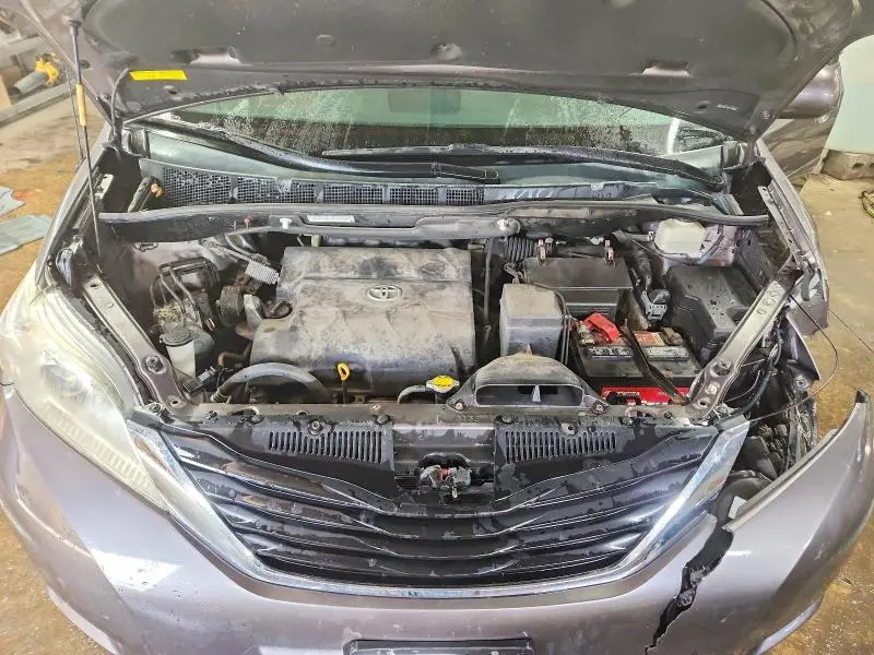 2012 TOYOTA SIENNA LE 8-PASSENGER  