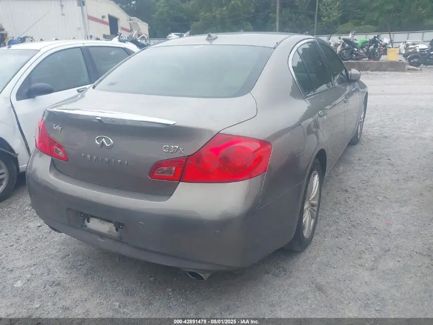 2013 INFINITI G37X  