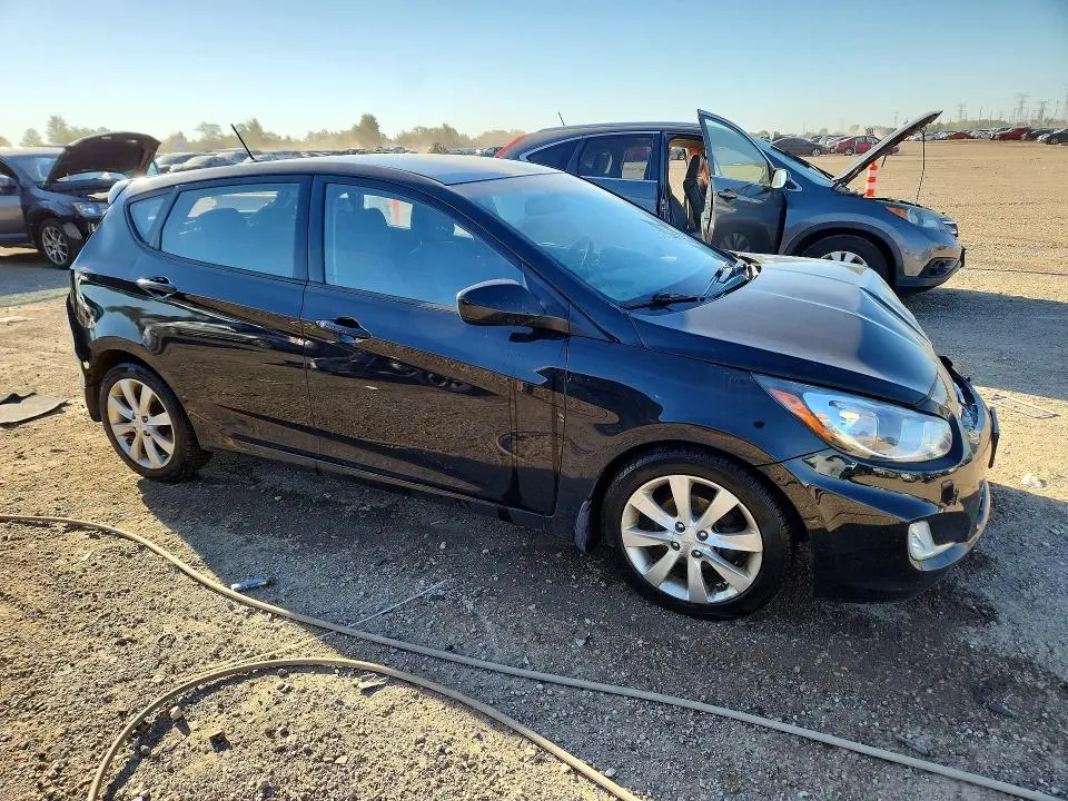 2012 HYUNDAI ACCENT SE  