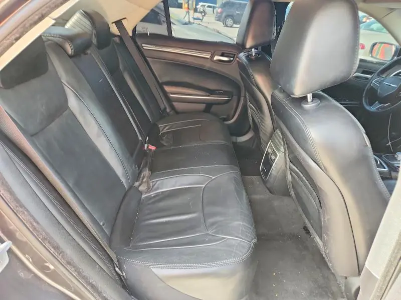 2016 CHRYSLER 300 LIMITED  
