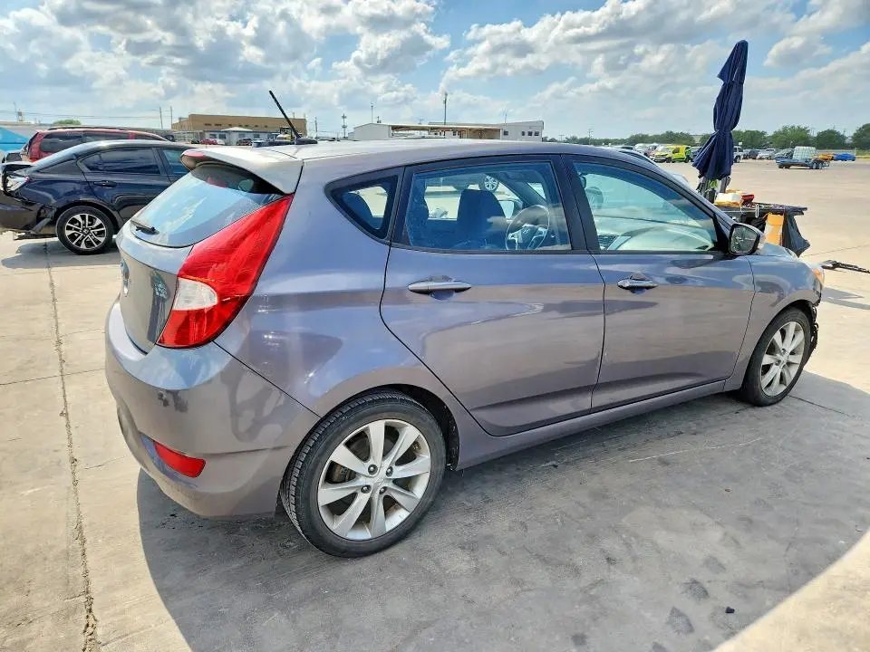 2014 HYUNDAI ACCENT SE  