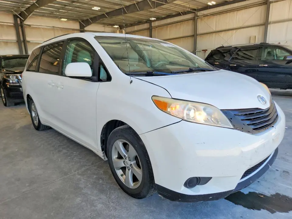 2011 TOYOTA SIENNA LE  