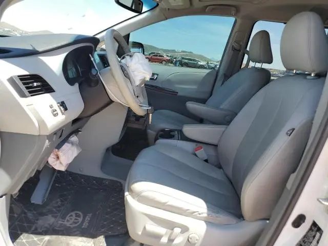 2011 TOYOTA SIENNA XLE  