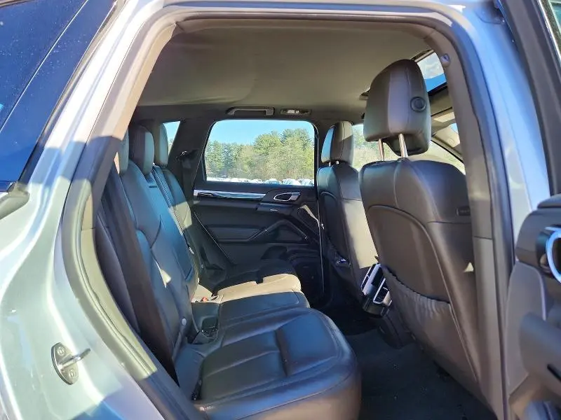 2017 PORSCHE CAYENNE   