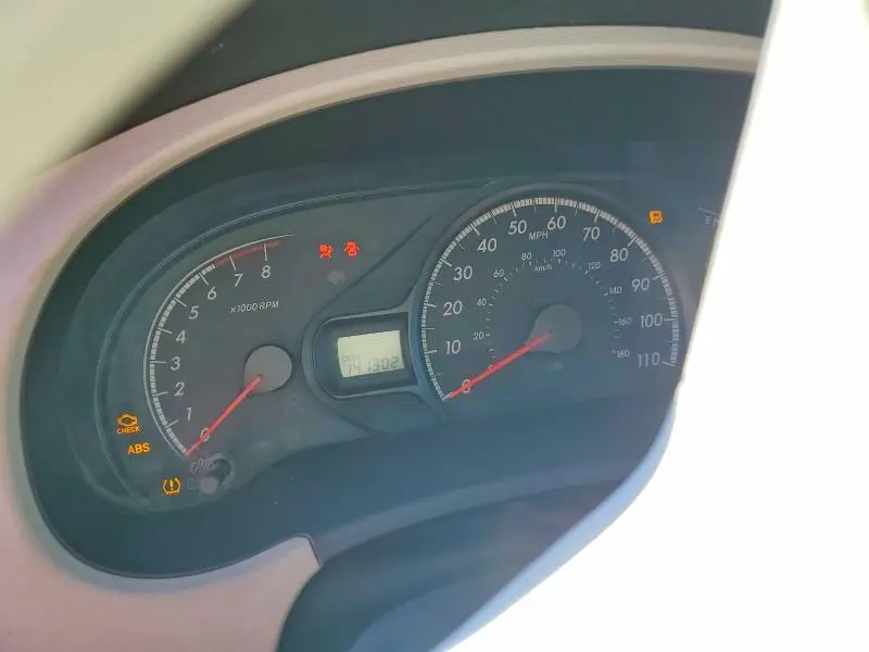 2011 TOYOTA SIENNA LE 8-PASSENGER  