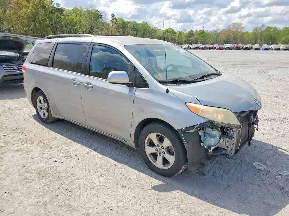 2012 TOYOTA SIENNA LE 8-PASSENGER  