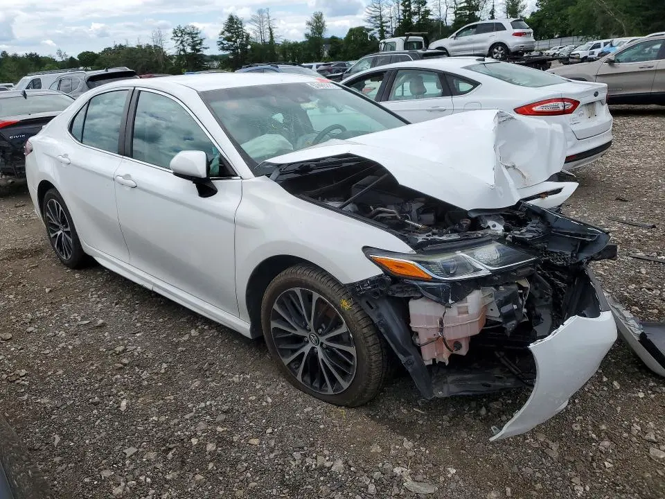 2018 TOYOTA CAMRY SE  