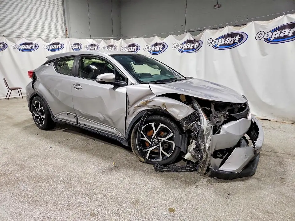 2019 TOYOTA C-HR XLE  
