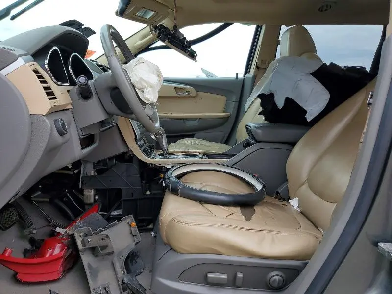 2011 CHEVROLET TRAVERSE LT  