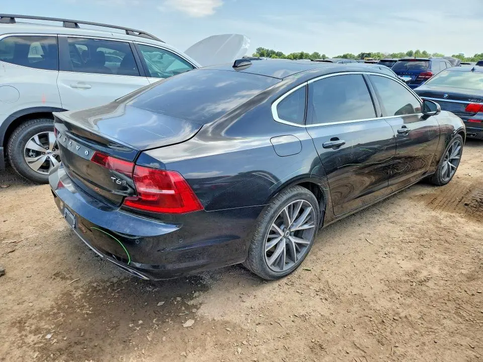 2018 VOLVO S90 T6 MOMENTUM  