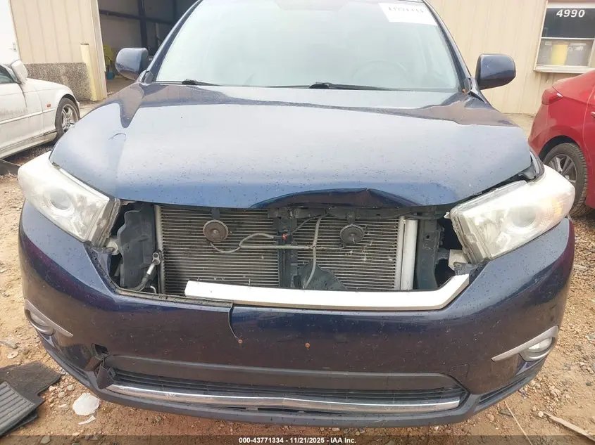 2013 TOYOTA HIGHLANDER SE V6