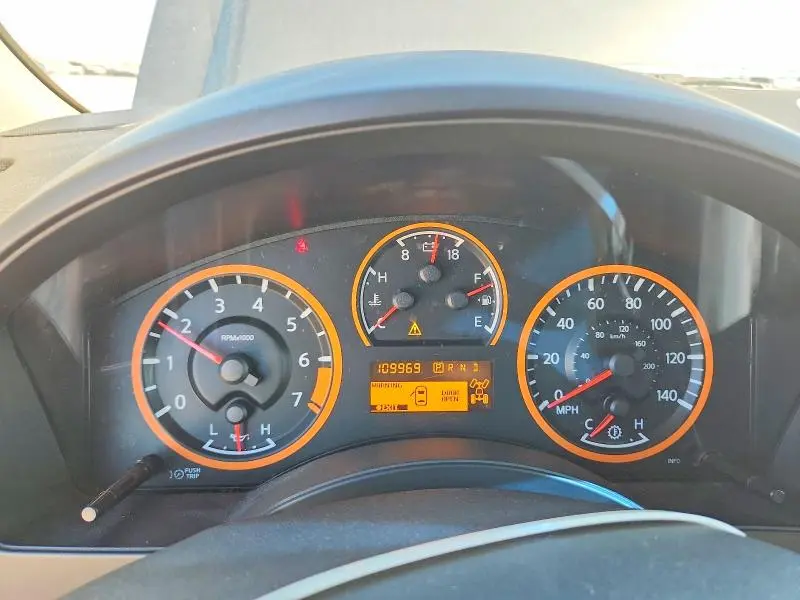 2014 NISSAN TITAN SV  